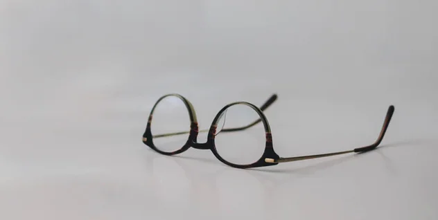 Glasses on table face up to avoid scratches<br />