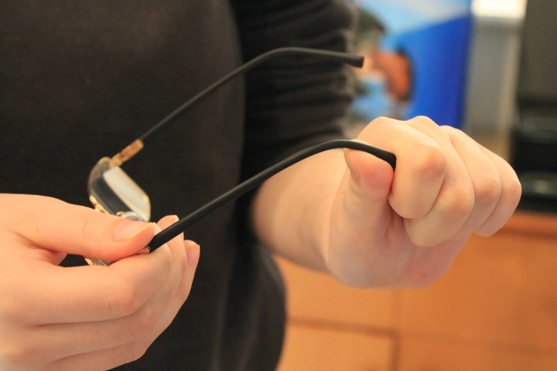 Professional adjusting glasses arm for better fit
