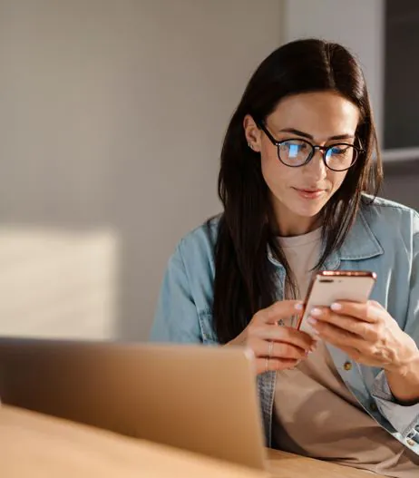 woman in bluelight glasses
