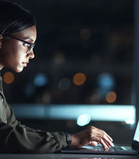 woman in bluelight glasses
