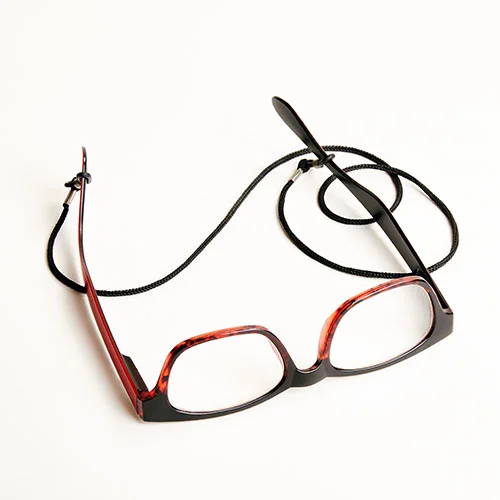 Elegant eyewear with accessories