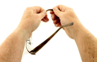 Adjusting glasses ear pieces