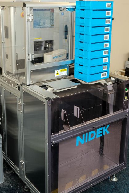 Nidek robot with job trays